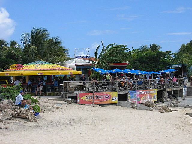 Sunset Beach Bar, hyvÃ¤Ã¤ ruokaa ja juomaa