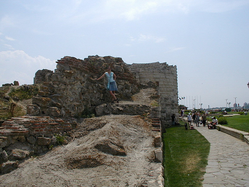 Nessebar - vanha muuri ja Minttu
