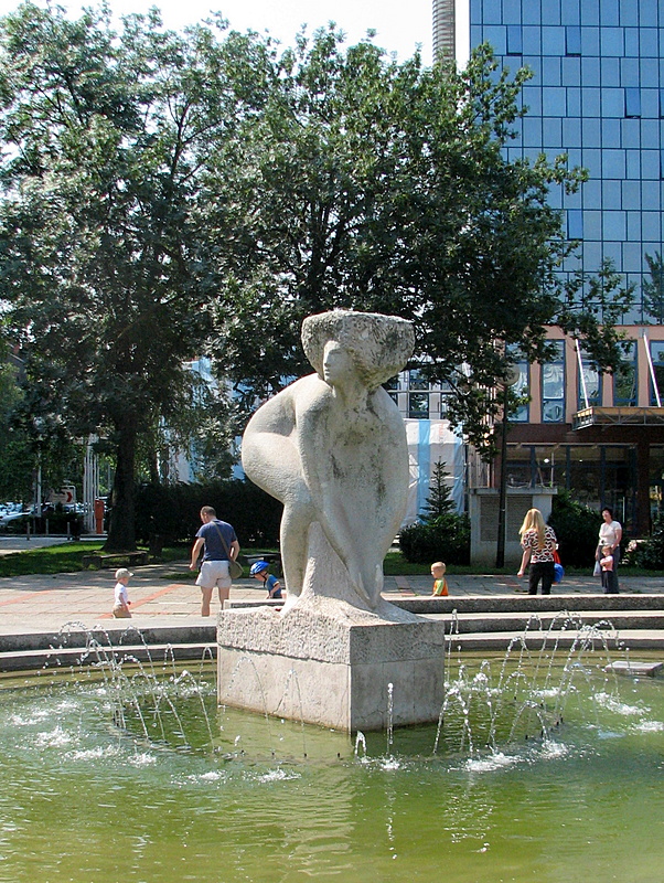 Statue in front of Hotel Panorama